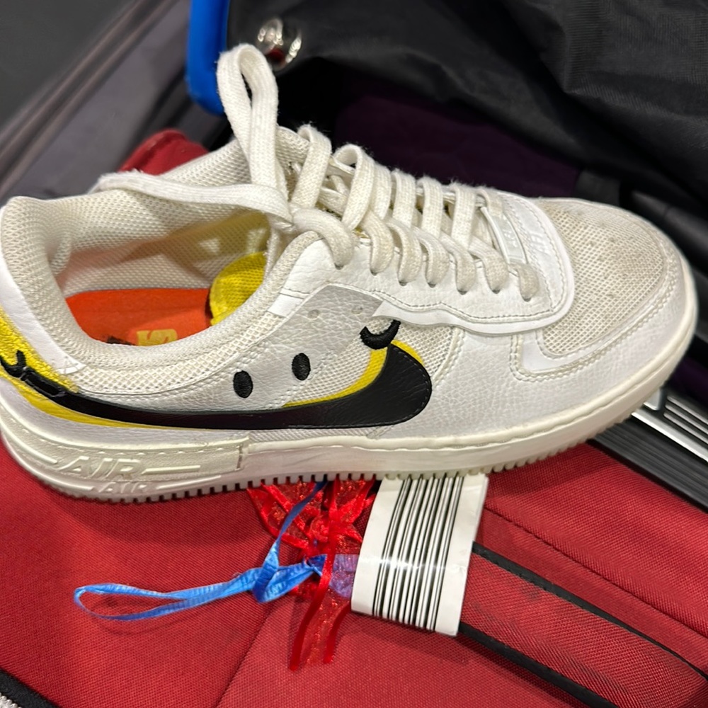women nike air force sneaker used